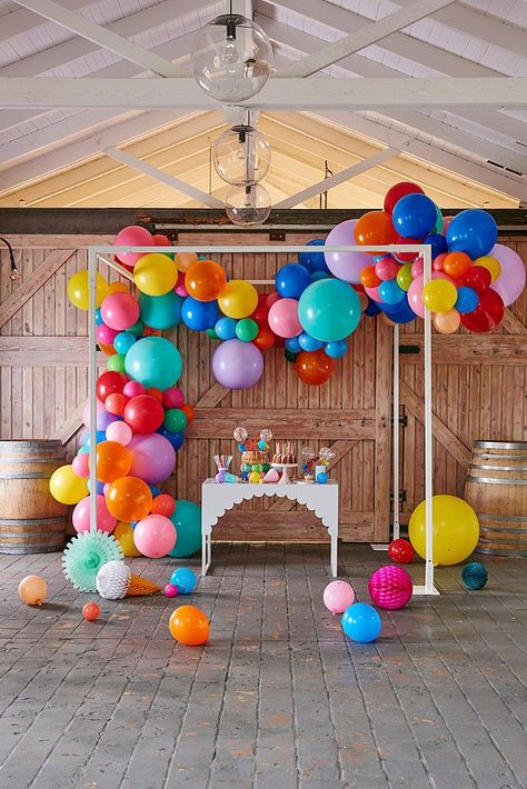 Rainbow balloon garland that isn't a rainbow Rainbow Balloon Garland, Happy Balloons, Large Balloons, Rainbow Balloons, Colorful Birthday, Colourful Balloons, Rainbow Birthday, Art Party, Outdoor Party