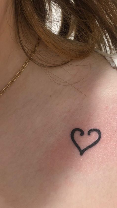 Lily's Heart Tattoo, Lily Bloom Heart Tattoo, Lily Bloom Tattoo It Ends With Us, Atlas Corrigan Tattoo, Lilly Bloom Tattoo, Atlas Heart Tattoo, Lily Bloom It Ends With Us Tattoo, Lily Tattoo It Ends With Us, It Ends With Us Heart Tattoo