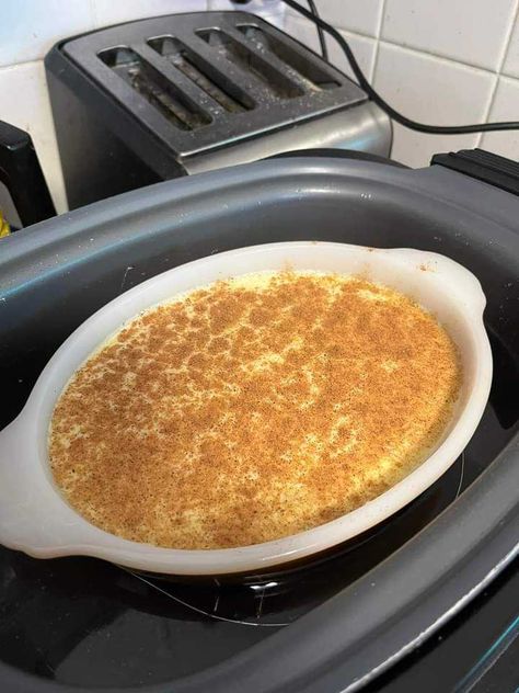 Baked Rice Custard Pudding - Slow Cooker Tip Slow Cooker Rice Pudding Creamy, Rice Custard Pudding Recipe, Baked Rice Custard, Sweet Chilli Chicken Recipe, Custard Pudding Recipe, Rice Custard, Slow Cooker Rice Pudding, Slow Cooker Rice, Baked Rice Pudding