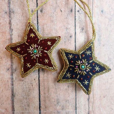 Embroidered Ornaments, Beaded Ornaments Diy, Felt Ornaments Diy, Embroidered Christmas Ornaments, Ornament Making, Felt Ornaments Patterns, Beaded Star, Felt Crafts Christmas, Star Christmas