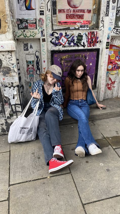 Brick Lane Aesthetic, Lane Aesthetic, London Friends, Manic Pixie, Friends Picture, Aesthetic London, Manic Pixie Dream Girl, Brick Lane, London Bridge