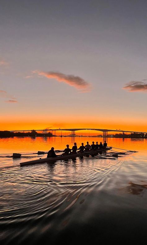 Rowing Wallpaper, Rowing Pictures, Rowing Crew Aesthetic, Crew Aesthetic, Lake Asthetic Picture Boat, Rowing Aesthetic, Row Boats Photography, Rowing Photography, Crew Aesthetic Rowing