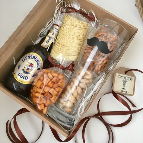 Wine Gift Box Ideas, Beer Hampers, Groomsmen Gift Box, Gift Box For Men, Wine Gift Boxes, Beer Birthday, Gift Bouquet, Beautiful Gift Wrapping, Fathers Day Crafts