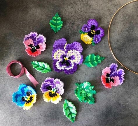 Hannah Ideas, Hamma Beads Ideas, Melty Bead Patterns, Easy Perler Beads Ideas, Hamma Beads, Perler Art, 3d Figures, Beads Flower, Perler Bead Templates