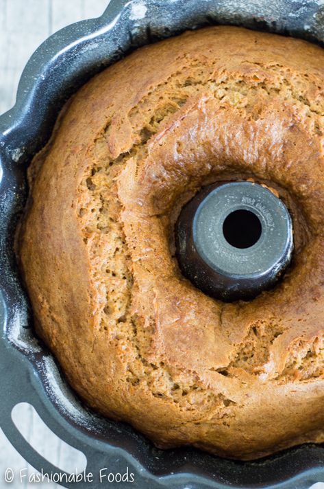 Zucchini Bread Bundt Cake {with Cream Cheese Glaze} Zucchini Bundt Cake, Bundt Pan Recipes, Zucchini Cakes Recipe, Zucchini Recipes Dessert, Bake Zucchini, Cake Frosting Recipe, Cream Cheese Glaze, Mini Bundt Cakes, Cake With Cream Cheese Frosting