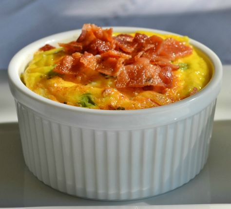 Savoury Souffle, Souffle Eggs, Ramekin Meals, Mini Souffle, Breakfast Quiche Crustless, Yacht Food, Ramekin Recipes, Breakfast Souffle, Breakfast Mini