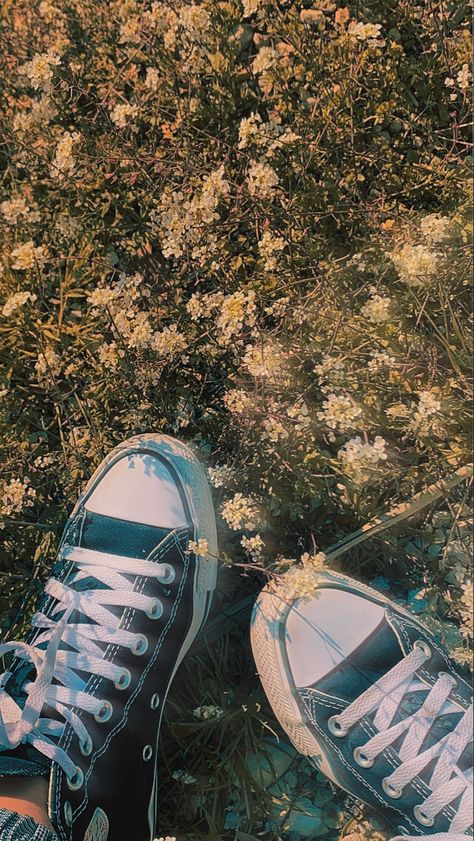 Victoria + Core, فنسنت فان جوخ, Shoes Flowers, Converse Aesthetic, High Top Converse, Carpet Looks, Cottage Core Aesthetic, + Core + Aesthetic, Nature Aesthetic