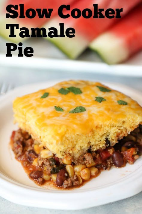 A tried-and-true slow cooker favorite - Tamale Pie! With ground beef, canned beans, lots of vegetables, and a cornbread topping, this will quickly become a family favorite. And because the slow cooker does the work, it's the perfect meal for a busy weeknight. Tamale Pie Recipe, Pesto Mozzarella, Tamale Pie, Six Sisters, Crockpot Slow Cooker, Crockpot Cooking, Star Food, Slow Cooker Meals, Bbq Ribs