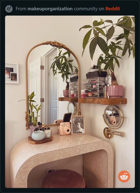 Corner Vanity Ideas, Small Vanity Ideas Bedroom, Cozy Room Ideas, Makeup Storage Ideas, Vintage Vanity Decor, Apartment Bedrooms, Storage And Organization Ideas, Storage Ideas For Small Spaces, Corner Vanity