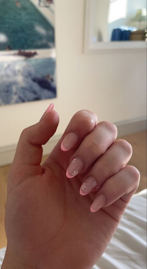 Simple Nail Designs Short Nails Almond, Cute Almost Nails, Pink Nail Designs Prom, Pink French Tip Nails With Flower, Vibey Nails, Promotion Nails, French Tip Flower Nails, French Tip Flower, Spain Nails