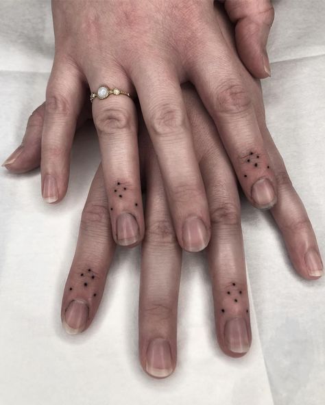 Finger Dot Tattoo, Matching Finger Tattoos, Related Tattoos, Dot Tattoos, Skin Drawing, Stick N Poke Tattoo, Finger Tattoo, Hand Lettering Alphabet, Poke Tattoo