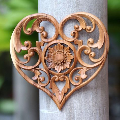 Sculpture Dremel, Wood Relief, Scroll Saw Patterns Free, Dremel Wood Carving, Buddha Sculpture, Carved Heart, Chip Carving, Carving Wood, Wood Carving Designs