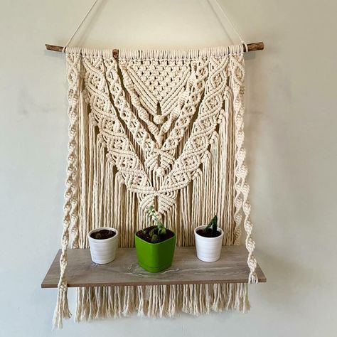 Macrame Shelves, Macrame Furniture, Macrame Hanging Shelf, Macrame Shelf, Macrame Colar, Bohemian Furniture, Macrame Patterns Tutorials, Macrame Hanging, Macrame Bag