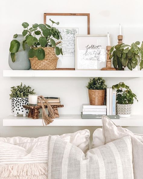 Float Shelf, Shelf Decor Bedroom, Boho Farmhouse Decor, Floating Shelves Living Room, Floating Shelf Decor, Shelf Decor Living Room, Styling Shelves, Living Room Shelves, Decorating Shelves