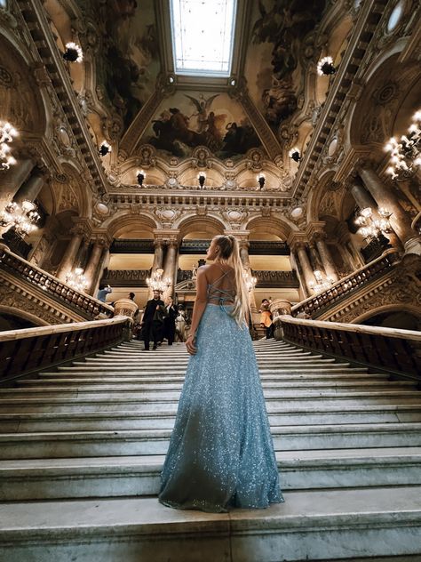 Opera Garnier Paris Outfit, Opera Outfits, Opera Garnier Paris, Theatre Fashion, Opera Garnier, Travel Cake, Prom Pics, Shooting Ideas, Dress Paris