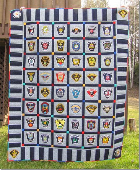 Police patch quilt - Quilting and Life. Have to remember this for firefighter too! Police Patches Display, Diy Blankets, Patches Display, National Park Patches, Tiny Worlds, Police Badges, Michael Archangel, Patch Collection, Shirt Quilts