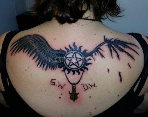 Awesome Supernatural fan tattoo!! Spn Tattoo, Tattoo With Wings, Fandom Tattoos, Supernatural Tattoo, Fan Tattoo, Supernatural Imagines, Wing Tattoo, Supernatural Memes, Odaiba