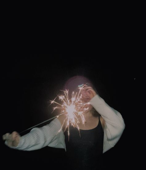 Firework Photoshoot, Fireworks Photo, College Photography, Fire Works, Pfp Ideas, Cinematic Photography, Pose Ideas, Photoshoot Poses, Cute Photos