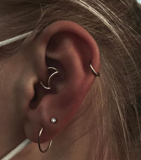 Julia Ward on Instagram: “First week back in the studio -obsessing over this little gold moon fitted today in a 5 week old daith 🌙 #daith #daithpiercing…” Daith Moon Piercing, Moon Daith Piercing, Daith Piercing Migraine, Silver Piercings, Face Beat, Industrial Piercing, Piercing Ring, Daith Piercing, Beat Face