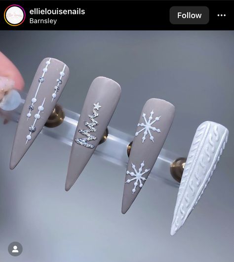 Dark Winter Nails, Nail Noel, December Days, Winter Nail Ideas, Nail Art Noel, Elegant Touch Nails, Stilleto Nails Designs, Nye Nails, Snow Nails