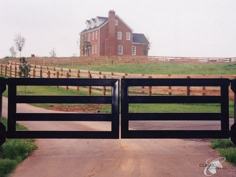 Farm Gate Ideas, Farm Fence Gate, Farm Gates Entrance, Entrance Gates Driveway, Property Gates, Farm Gates, Metal Driveway Gates, Driveway Entrance Landscaping, Farm Entrance