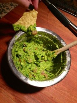 Chili's Fire-Grilled Corn Guacamole. Photo by MissVSweets Grilled Guacamole, Guac Recipe, Corn On The Cob Recipe, Slow Cooker Creamed Corn, Grilled Corn On The Cob, Guacamole Dip, Roasted Corn, Chips And Salsa, Guacamole Recipe