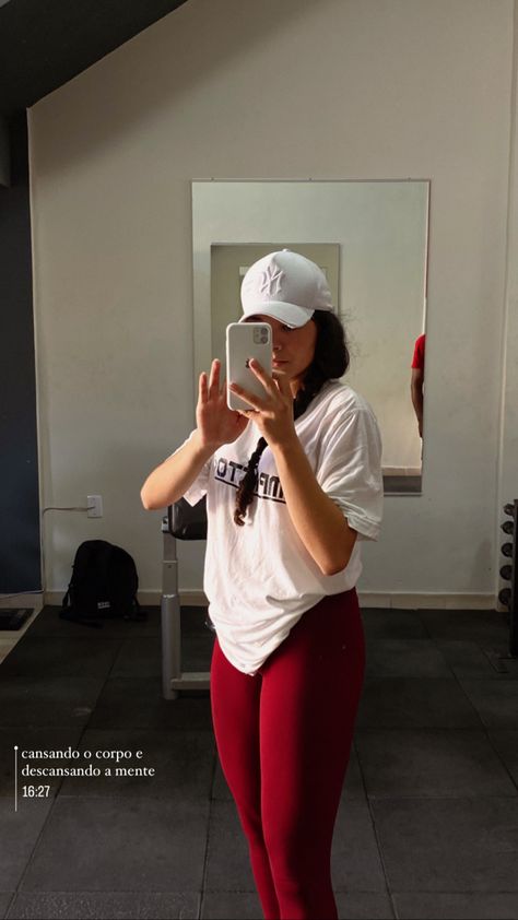 Ideias de fotos na academia Ootd Gym, Moda Academia, Girl Fits, Academia Aesthetic, Gym Workouts, Selfies, Vision Board, Ootd, Gym