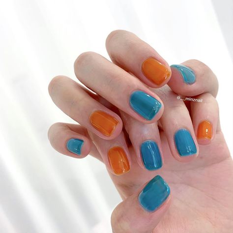 Orange Multi Color Nails, Paint Nails Ideas, Simple Funky Nails, Orange Blue Nails, Feather Nails, Hippie Nails, Minimal Nails, Her Nails, Pretty Gel Nails