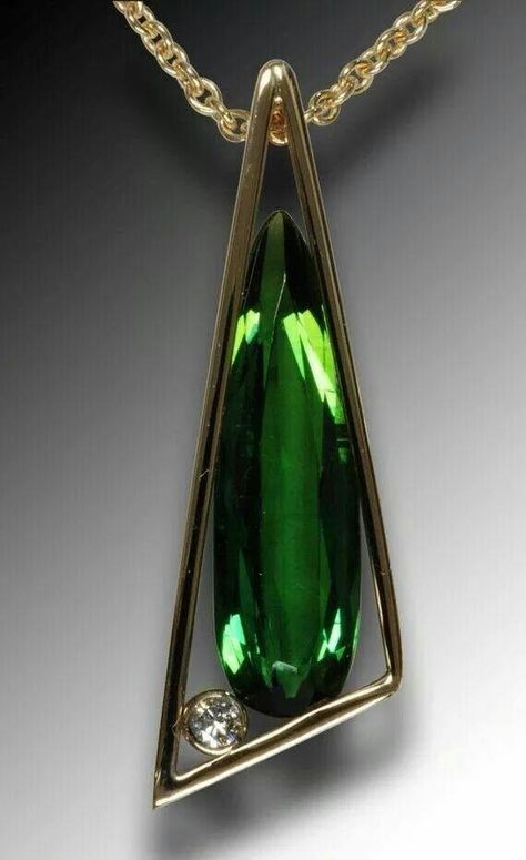 :) Bijoux Art Nouveau, Green Jewelry, I Love Jewelry, Gems Jewelry, Green Tourmaline, Green Stone, Diamond Pendant, Amazing Jewelry, Jewelry Inspiration