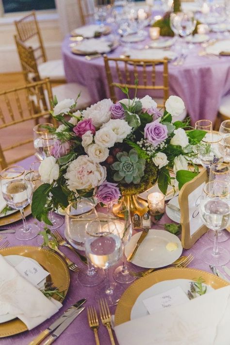 Purple Wedding Theme Receptions, Purple White And Gold Wedding Table Settings, Purple White Gold Wedding, Purple And Gold Table Setting, Centerpieces Masquerade, Lilac And Gold Wedding, Wedding Table Settings Purple, Purple Table Settings, Centerpieces Quinceanera