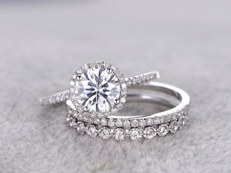 Bridal Diamond Ring, Moissanite Wedding Ring Set, Wedding Rings Round, Beautiful Wedding Rings, Engagement Wedding Ring Sets, Wedding Rings Solitaire, Dream Engagement Rings, Moissanite Wedding Rings, Round Diamond Engagement Rings