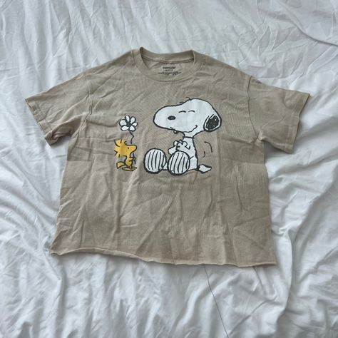 Peanuts Snoopy Graphic Tee Size Small Condition: Nwot Color: Beige Details : - Comfy Snoopy Merch, Snoopy Clothes, Snoopy Things, Snoopy Stuff, Snoopy Gifts, Snoopy Shirt, Snoopy Love, Cute Graphic Tees, Comfy Shirts