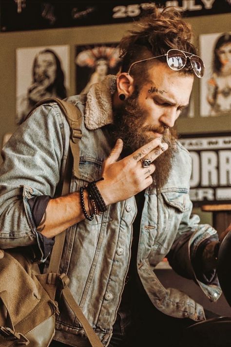 Biker Style Men, Vintage Men Style, Boys With Tattoos, Beard Art, Cooler Style, Inked Tattoo, Beard Tattoo, Estilo Hippie, Biker Rings