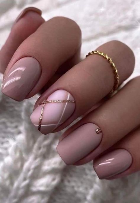 January Nail Colors, Manicure Nail Designs, January Nails, Acrylic Nails Coffin Pink, Manicure Ideas, Beautiful Nail Designs, Classy Nails, Nail Shapes, Rhinestone Nails