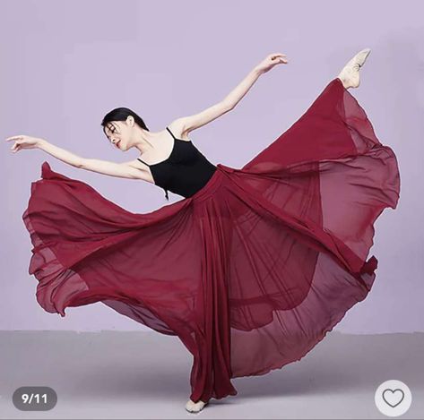 Flowy Skirt Photoshoot, Skirt Poses, Cheap Dance Costumes, Flowy Outfit, Circle Skirt Outfits, Flamenco Fashion, Big Skirts, Performance Training, Ballet Photos