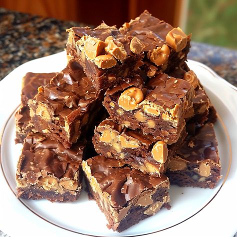 How to Make Delicious Snickers Brownies Snickers Brownies Recipe, Best Sugar Cookie Icing Recipe, Cookie Icing That Hardens, Sugar Cookies With Icing, Best Sugar Cookie Icing, Icing That Hardens, Snickers Brownies, Snicker Brownies, Sugar Cookie Icing Recipe