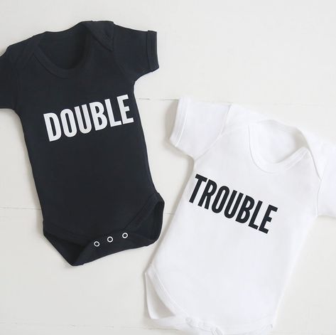 32 Adorable Onesies That Will Make Your Twins Instagram Famous Twin Baby Clothes, Twin Pregnancy Announcement, Twin Onesies, Twin Shirts, Cricut Baby, Pregnancy Announcement To Husband, Boys And Girls Clothes, Twin Outfits