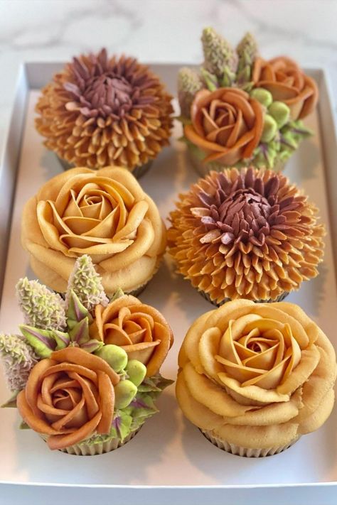 Fall Cupcakes Aesthetic, Fall Floral Cupcakes Decoration, Autumn Cupcake Bouquet, Autumn Cupcakes Decoration, Earth Cupcakes, Fall Floral Cupcakes, Fall Decorated Cupcakes, Fall Flower Cupcakes, Fall Cupcake Designs