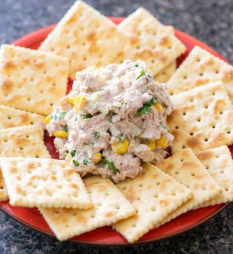 Mexican Gravy, Tuna And Crackers, Mexican Tuna Salad Recipe, Avena Recipe, Entomatadas Recipe, Mexican Cucumber, Cheese Pupusas, Fideo Seco, Pupusa Recipe