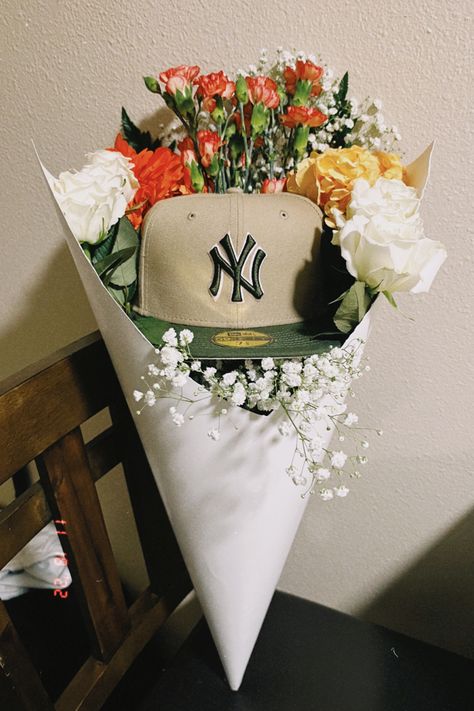 Fitted Hat Flower Bouquet, Hat Bouquet For Men, Bouquet Of Flowers With Hat For Men, Flowers For Him Boyfriends Man Bouquet, Fitted Hat Bouquet, Men Flower Bouquet, Hat Bouquet For Boyfriend, College Boyfriend Gifts, Flowers For Guys