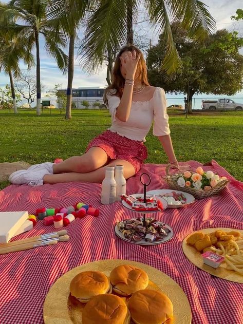 Picnic Date Food, Picnic Photo Shoot, Picnic Pictures, Picnic Planning, Picnic Photography, Picnic Birthday Party, Picnic Inspiration, Picnic Essentials, Feed Insta