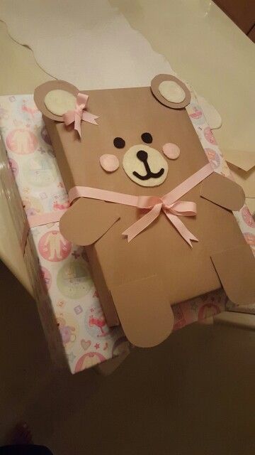 Teddy Gift Wrapping Ideas, How To Wrap Teddy Bear Gift, Unique Baby Shower Gift Wrapping Ideas, Teddy Bear Gift Wrapping Ideas, Wrapping Baby Gifts, Gift Wrapping Teddy Bear, Brown Paper Gift Wrapping Ideas, Bear Gift Wrap, Gift Wrapping Ideas For Kids