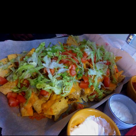 Homemade Nachos Ground chicken, lettuce, tomato & Cheese Homemade Nachos, Tomato Cheese, Mexican Foods, Heart Food, Tomato And Cheese, Ground Chicken, Nachos, Meal Ideas, Lettuce