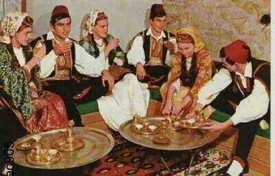 vreme za kafu :) Bosnian Culture, Bosnian Coffee, Serbian Clothing, Albanian Clothing, Mostar Bosnia, Egyptian Era, Turkish Clothing, Costumes Around The World, Wire Crochet Jewelry