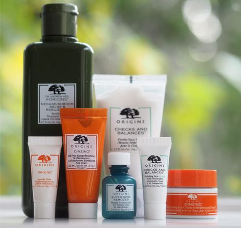 This amazing skincare set from Origins is packed with their most popular, bestselling skincare products, perfect for the beauty lover (or yourself)- find out more! Original Skincare Products, Origin Skincare, 16 Birthday Presents, Origins Skincare, Makeup Icons, Gel Moisturizer, Free Energy, Beauty Lover, Skincare Set