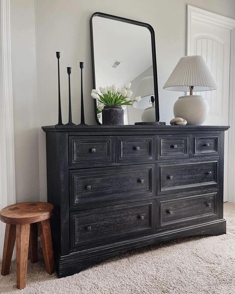 Black Dresser Decor, Table Lamp Ideas, Dresser Top Decor, Cream Lamp, Dresser Decor Bedroom, Rustic Comforter, Console Table Lamp, Black Dresser, Natural Wood Table