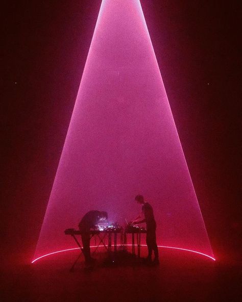 🥂🎞️ Live Performance Aesthetic, Concert Stage Set Design, Performance Set Design, Stage Visuals, Pink Lighting, Performance Ideas, Dj Light, Lighting Mood, Instagram Event