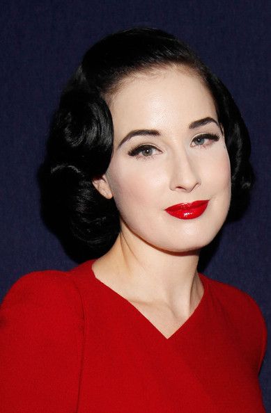 Maquillage Pin Up, Dita Von Teese Style, Dita Von Tease, Lipstick Dark Red, Beauty Finds, Classic Hairstyles, Dita Von, Dita Von Teese, Beauty Icons