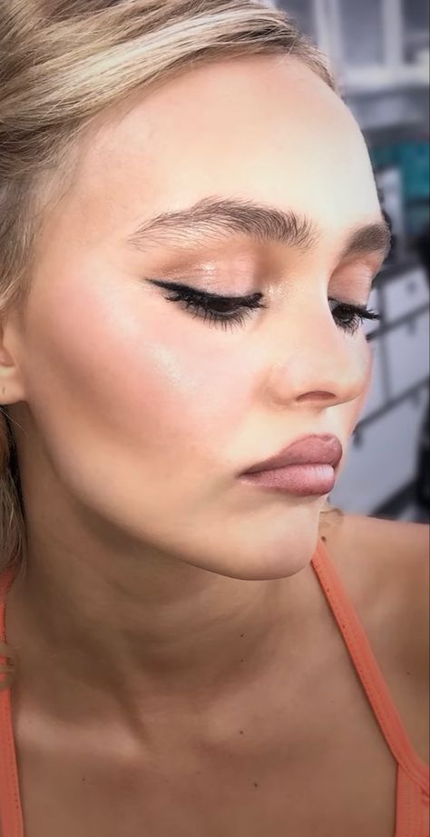 Rose Depp Makeup, Lily Rose Depp Makeup, Makeup Blue Eyes, Fair Skin Makeup, The Idol, Red Lip Makeup, Makeup Lips, Blue Lily, Her Makeup