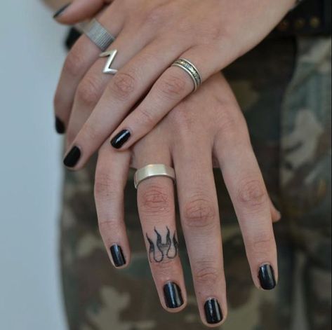 190+ Cool Knuckle Tattoos Ideas in 2023 - TattoosBoyGirl Flames Finger Tattoo, Fire Finger Tattoo, Flame Finger Tattoo, Pinky Tattoo, Blitz Tattoo, Middle Finger Tattoos, Tattoo Finger, Tan Tattoo, Finger Tats